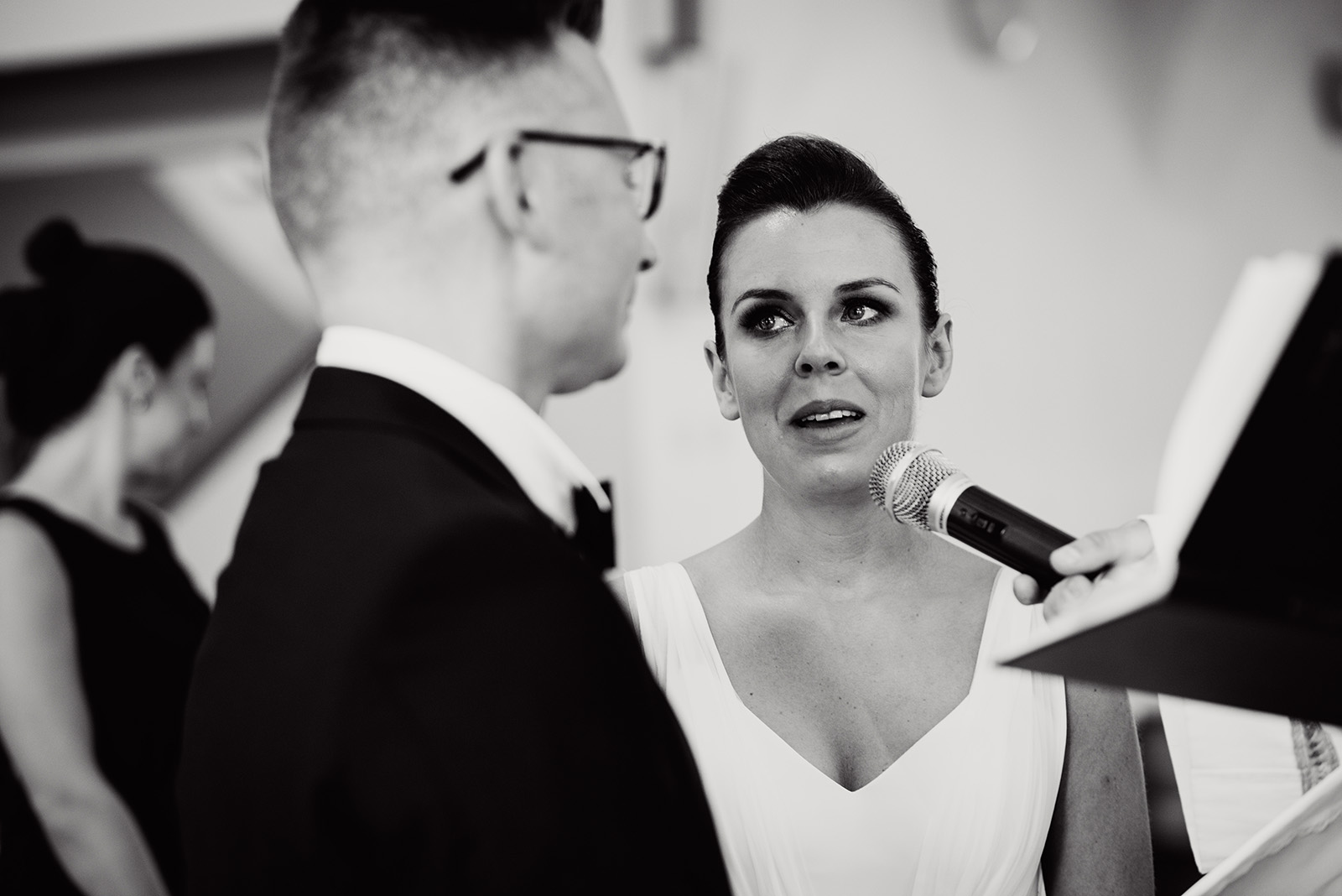 naturalna fotografia slubna - slub w kosciele sw. boboli w swidnicy - ceremonia slubu