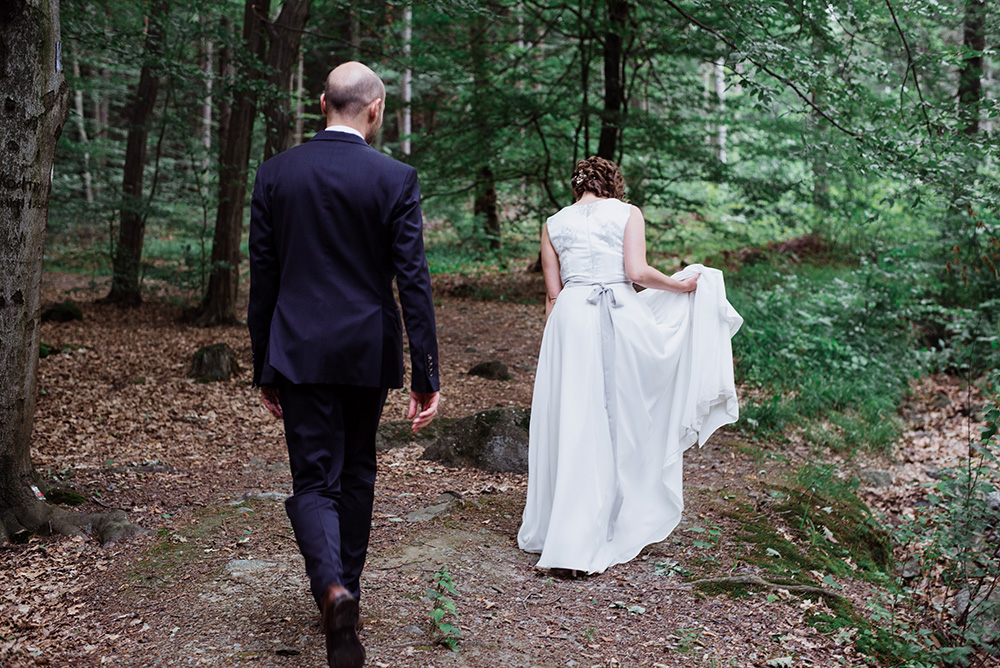 sesja zdjeciowa w trakcie slubu - naturalna fotografia